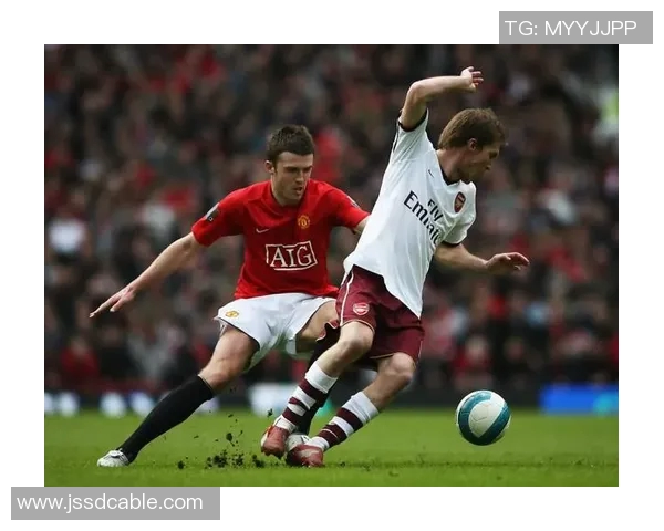 足球传奇在画布上奔跑：球星风采与艺术融合的视觉盛宴